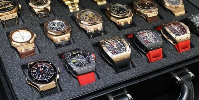 Luxury Watch Specifications and Pricing Dataset on Opendatabay data marketplace