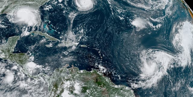 Historical Atlantic Cyclone Track and Intensity Records Dataset on Opendatabay data marketplace