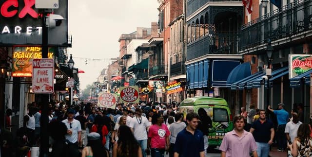 New Orleans Airbnb Host and Listing Data Dataset on Opendatabay data marketplace