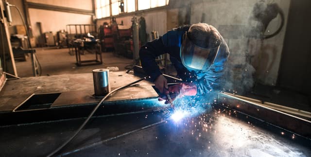 Manufacturing Parts Dimensions and Operator Data Dataset on Opendatabay data marketplace