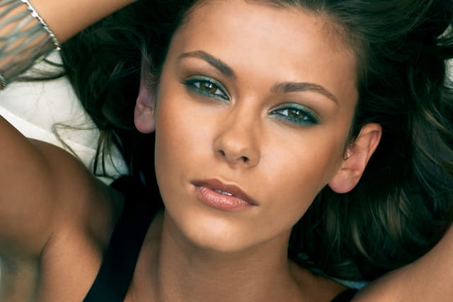 Hollywood Actors Headshots RAW Dataset (5,000 Images) Dataset on Opendatabay data marketplace